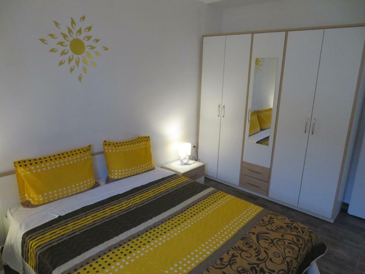 Apartments La Bombonera Starigrad Paklenica Exterior photo