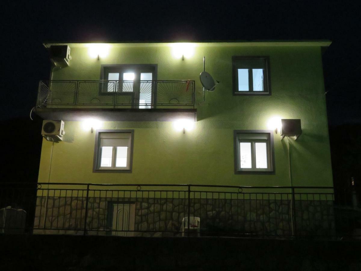 Apartments La Bombonera Starigrad Paklenica Exterior photo