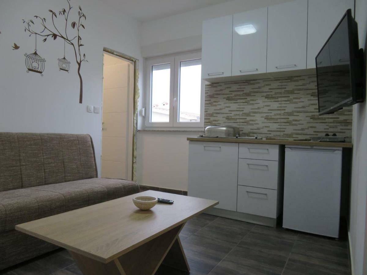 Apartments La Bombonera Starigrad Paklenica Exterior photo