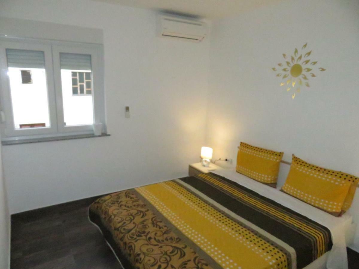 Apartments La Bombonera Starigrad Paklenica Exterior photo