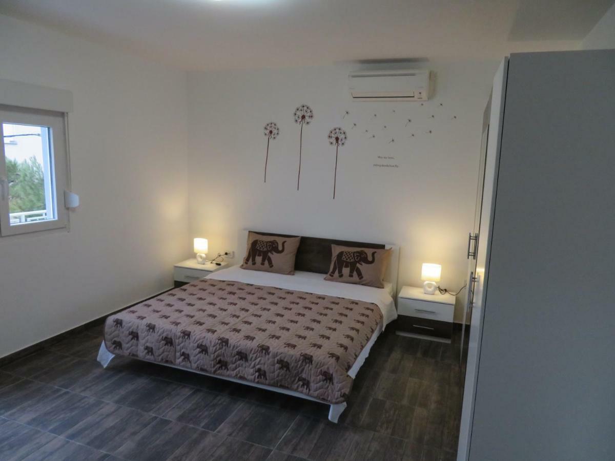 Apartments La Bombonera Starigrad Paklenica Exterior photo