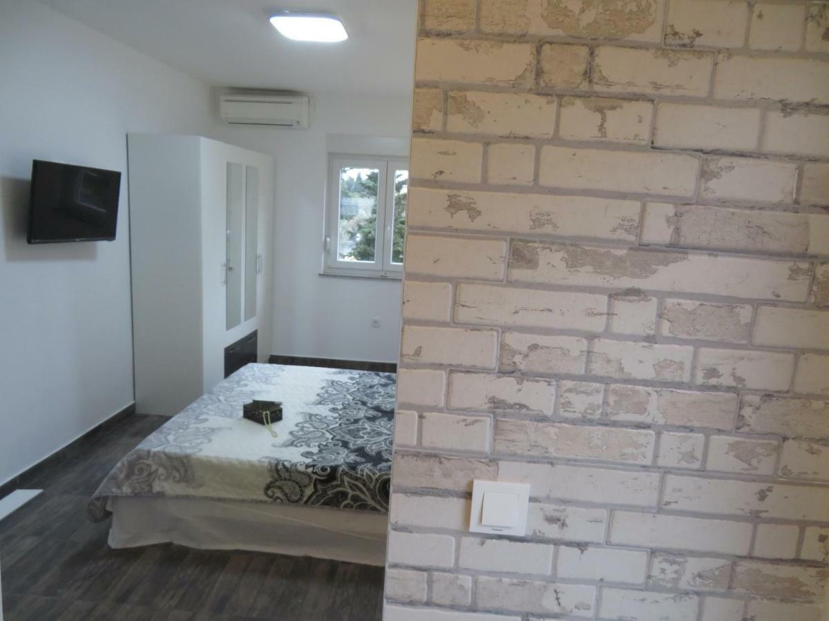 Apartments La Bombonera Starigrad Paklenica Exterior photo