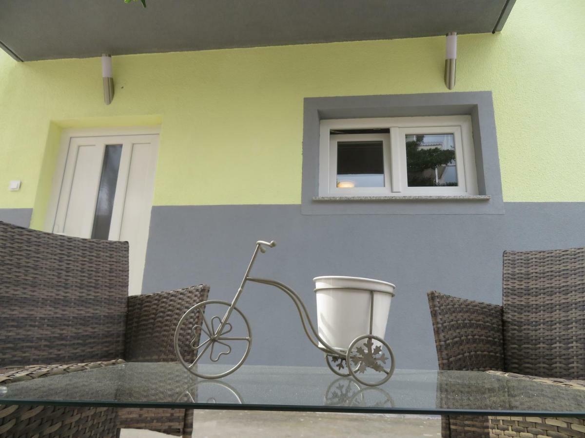 Apartments La Bombonera Starigrad Paklenica Exterior photo